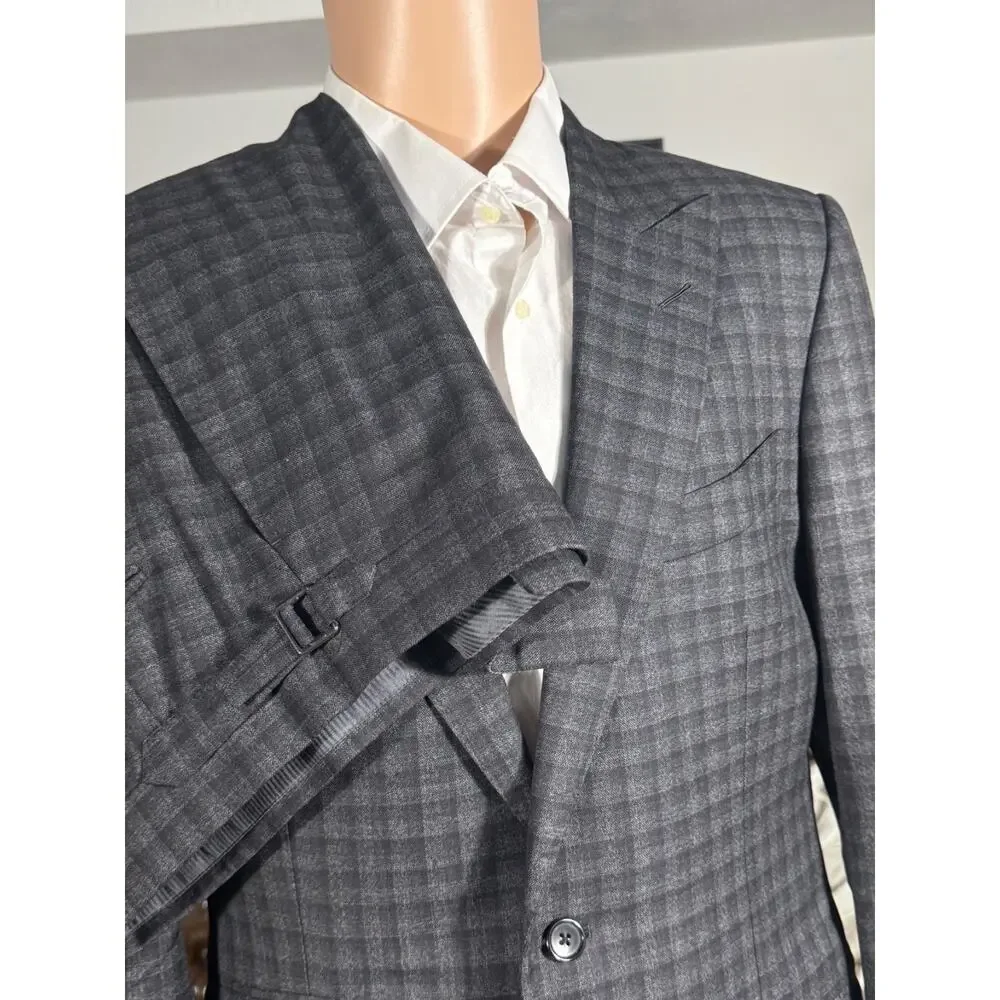 Tom Ford Plaid Charcoal 2pc Peak Lapel Suit 50R Italy 40R US 34x32 Trousers EUC